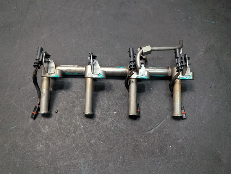 Fuel Injection Rail 2015 Volvo S60 31303876 2014 2016 2017 2018