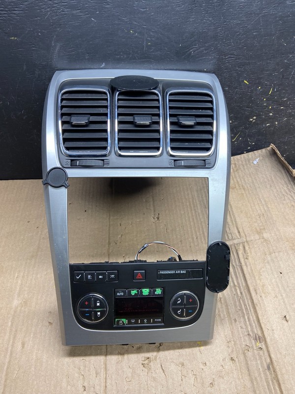 2007 - 2012 GMC Acadia A/C Heater Climate Control Radio Panel Bezel OEM X1909 DG