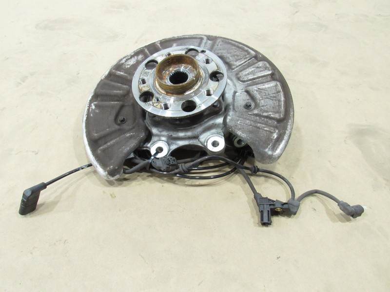 18-21 Mercedes C63 S W205 2020 4.0L RWD Rear Right Spindle Knuckle Hub ;:O