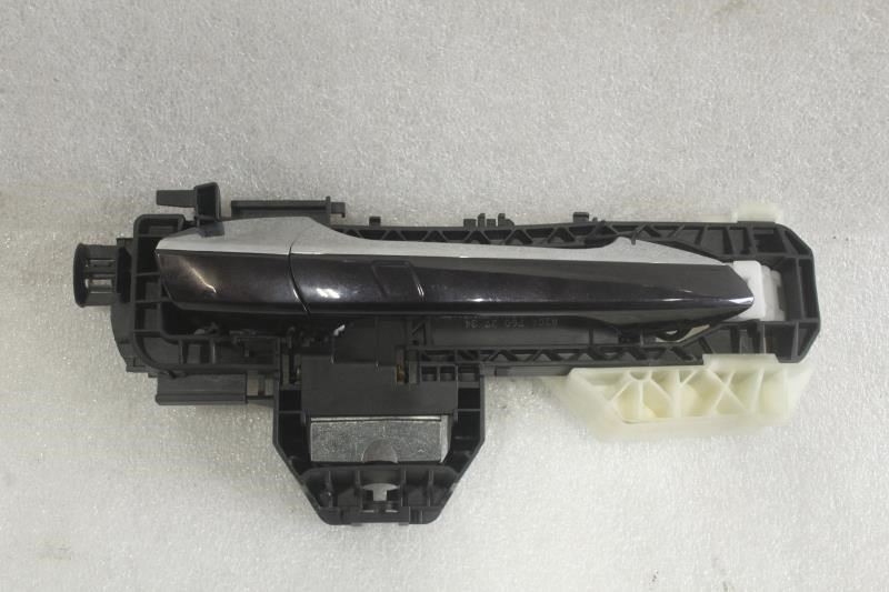 2014-2019 MERCEDES CLA250 C117 RIGHT PASSENGER FRONT DOOR HANDLE VIOLET 592U
