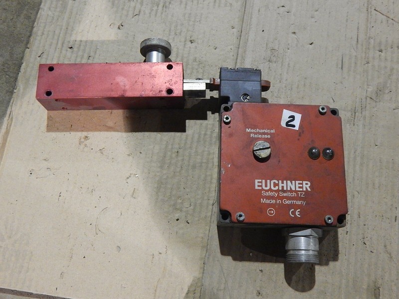 euchner tz1le024bhavfg-rc1924 Safety Switch w/ Tool "2" Holder *FREE SHIPPING*