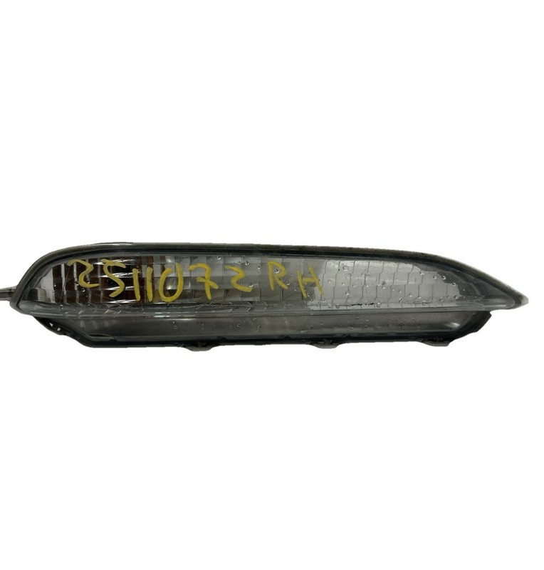 2016 to 2018 Honda Pilot parking & turn light signal right side assembly