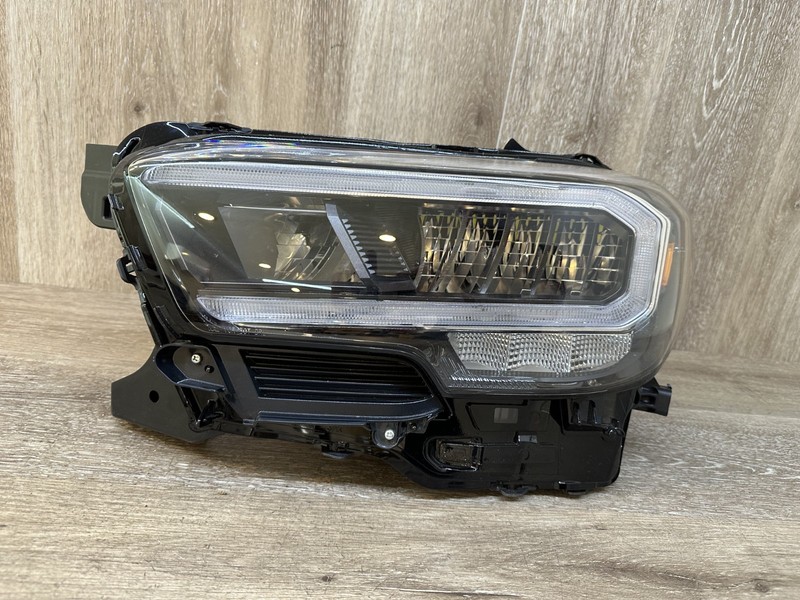 2020-23 TOYOTA TACOMA LHHEADLIGHT ASSY -FULL LED -OEM