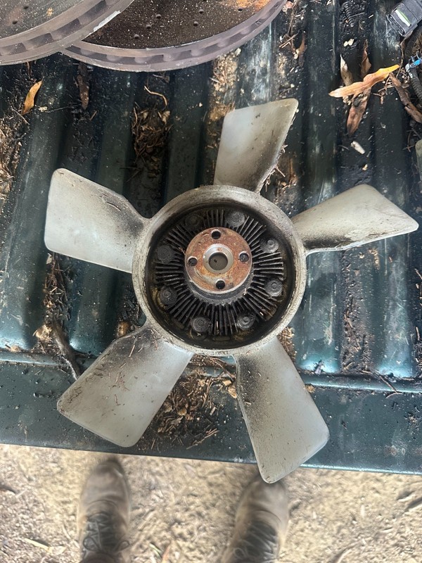 89-04 GEO CHEVY TRACKER & SUNRUNNER OEM CLUTCH FAN & MOTOR - BELT DRIVEN