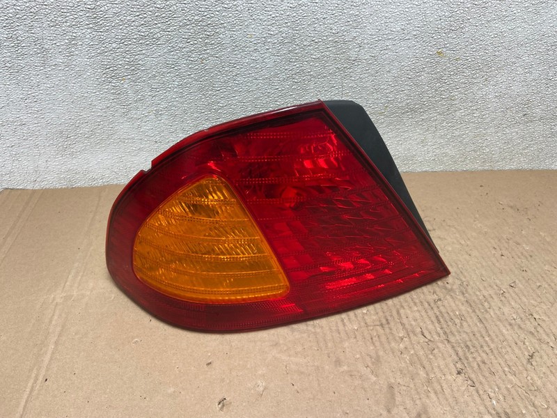 2000 2001 2002 Toyota Avalon Left Driver Side Tail Light OEM AB6054 LK