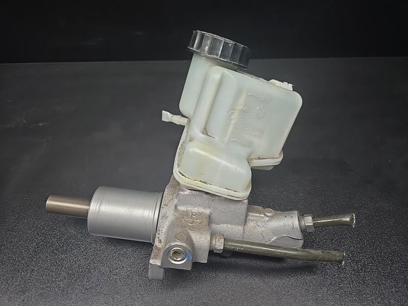10-13 MERCEDES E350 E550 W212 BRAKE MASTER CYLINDER W RESERVOIR OEM