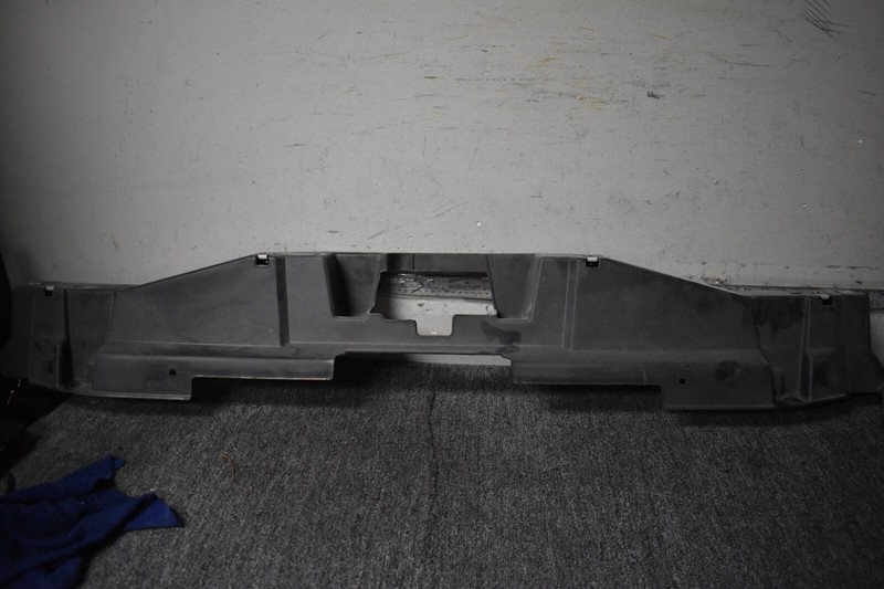 2007-2014 CHEVROLET TAHOE LS FRONT GRILLE UPPER BRACKET FACTORY OEM