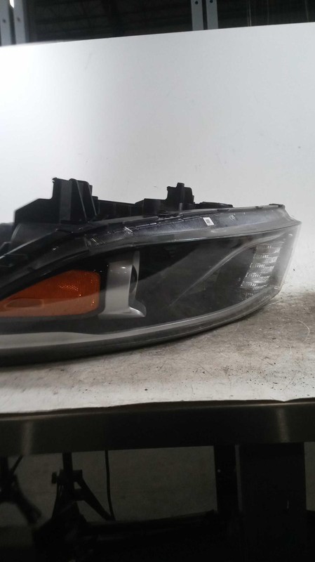 2016 KIA Sedona Left Headlight Assembly Black OEM 169109 Used 144K Miles