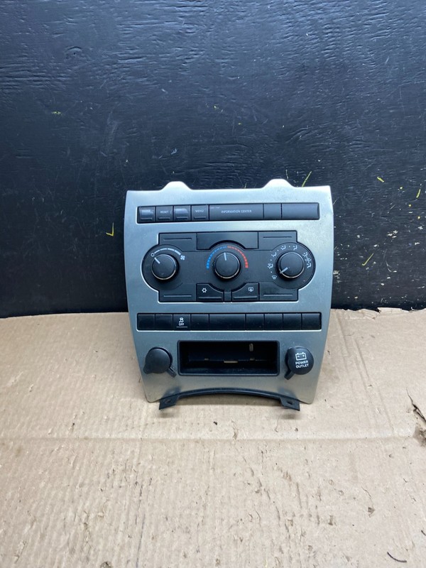 2005 to 2007 Jeep Commander Grand Cherokee A/C Climate Control Bezel Y5427 DG