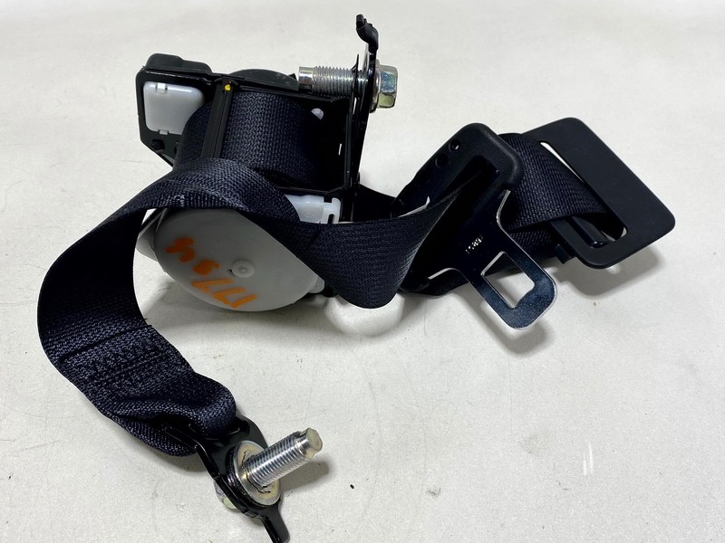 14-18 INFINITI Q50 REAR 2ND ROW CENTER MIDDLE SEAT BELT SEATBELT RETRACTOR OEM