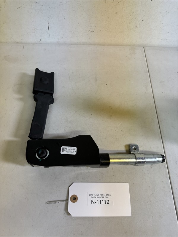 2012 - March 2016 Tesla Model S Lap Belt Pretensioner 1005265-00-B 11119 B4