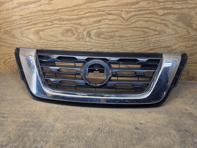 2017 2018 2019 2020 NISSAN PATHFINDER FRONT BUMPER CHROME GRILLE OEM "CRACKED"