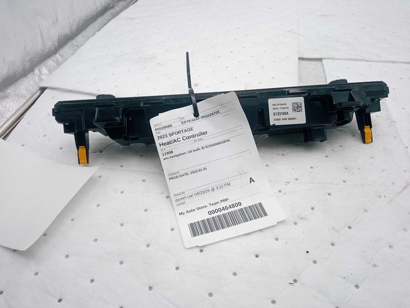 Used A/C Selector Switch fits: 2023 Kia Sportage w/o navigation US built ID 9725