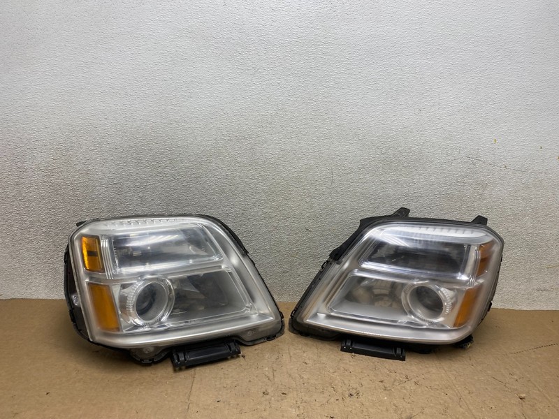 2010 to 2015 GMC Terrain Halogen Left+Right Side Headlights W9265 DW