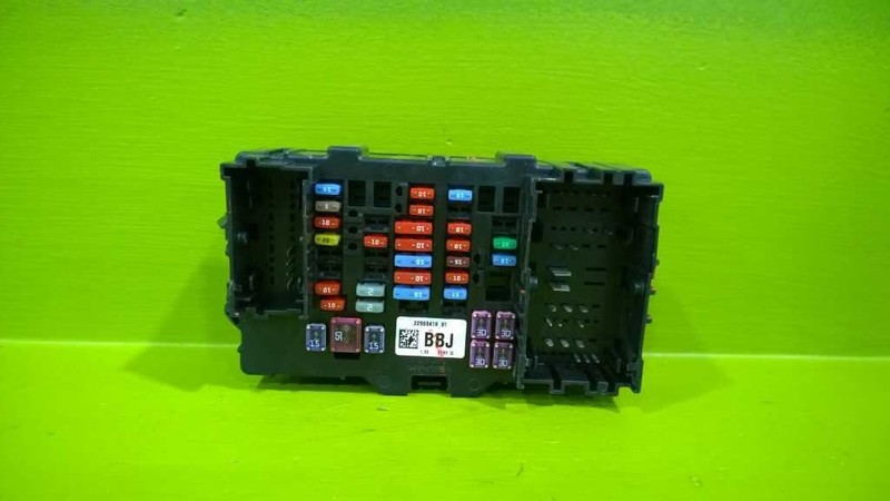 14 GMC SIERRA 4X4 LEFT FRONT FUSE RELAY BOX BLOCK OEM 3189-37