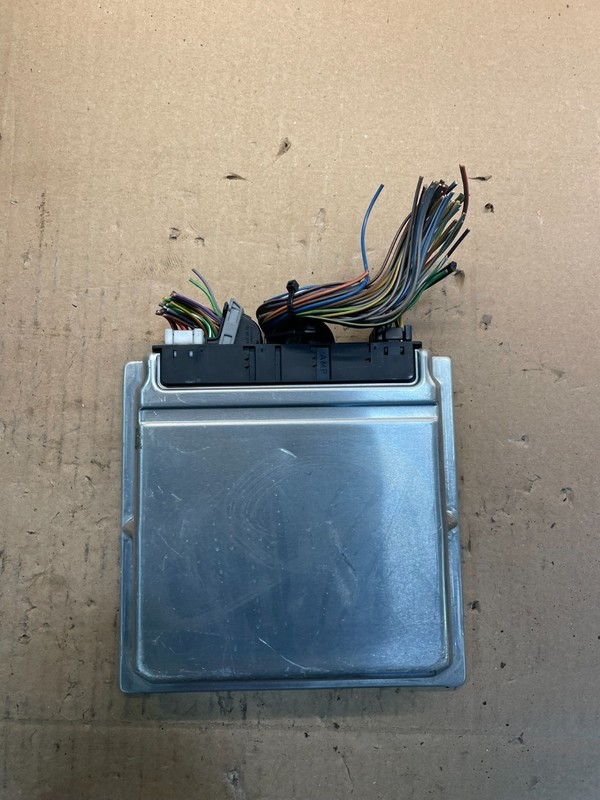 2001 to 2005 Mercedes C230 W203 ECM Control Module Computer A1111531479 V1953 PS