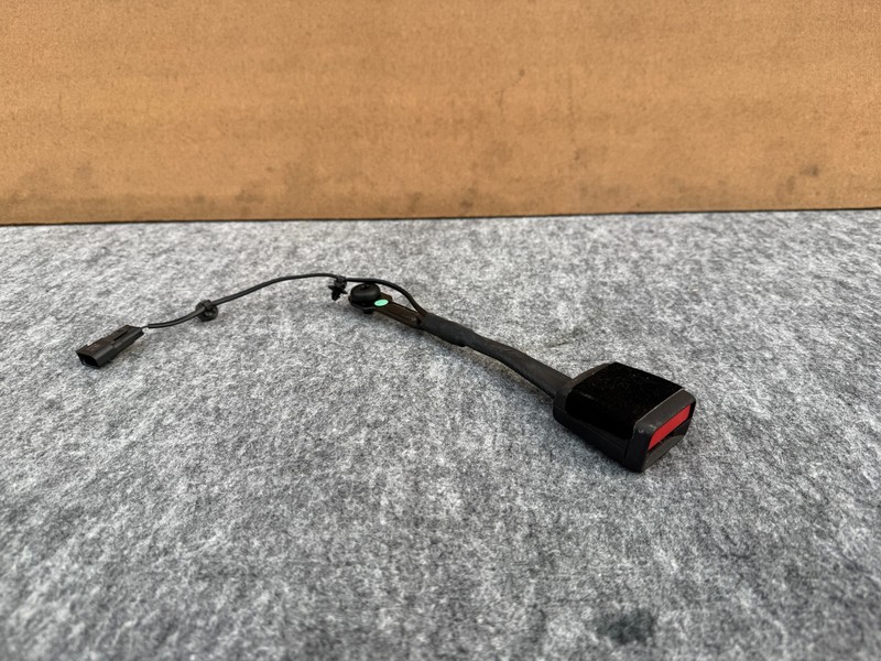 FORD MUSTANG MACH-E 2021-2025 OEM FRONT LEFT DRIVER SEAT BUCKLE ASSEMBLY (BLACK)
