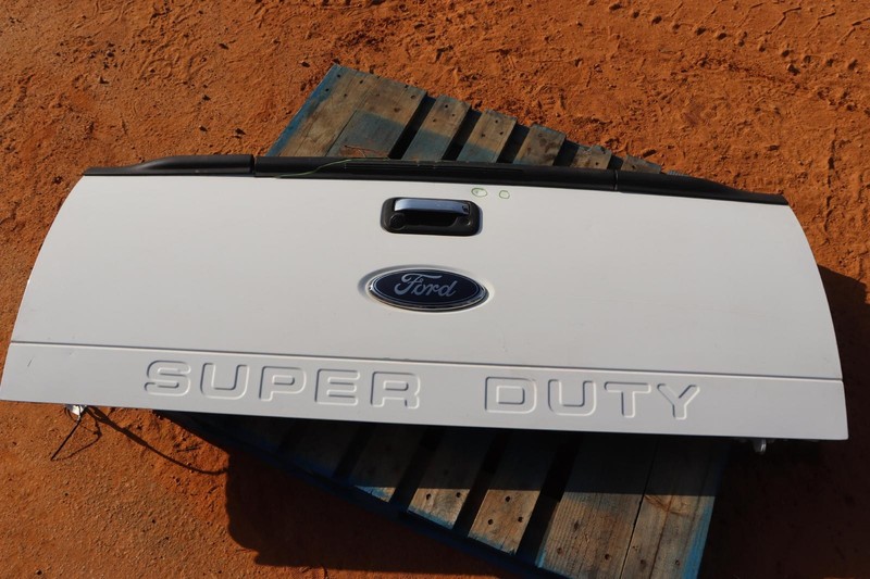 2008-2012 FORD F250 SD REAR TAILGATE TRUNK DECK LID WHITE W/ CAMERA OEM