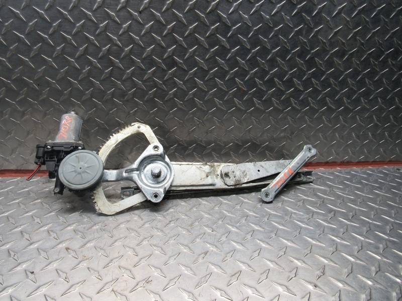 04-10 TOYOTA SIENNARIGHT PASSENGER REAR DOOR WINDOW REGULATOR WITH MOTOR