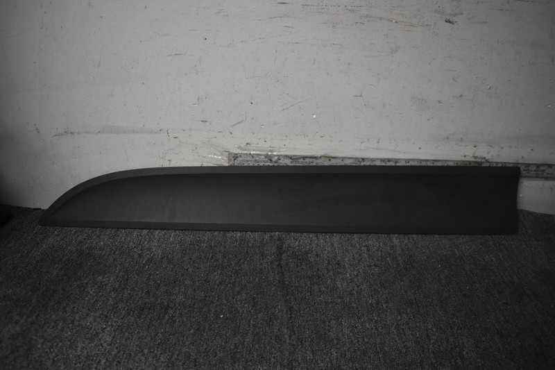 2015-2019 PORSCHE MACAN DOOR MOLDING LEFT SIDE FACTORY OEM