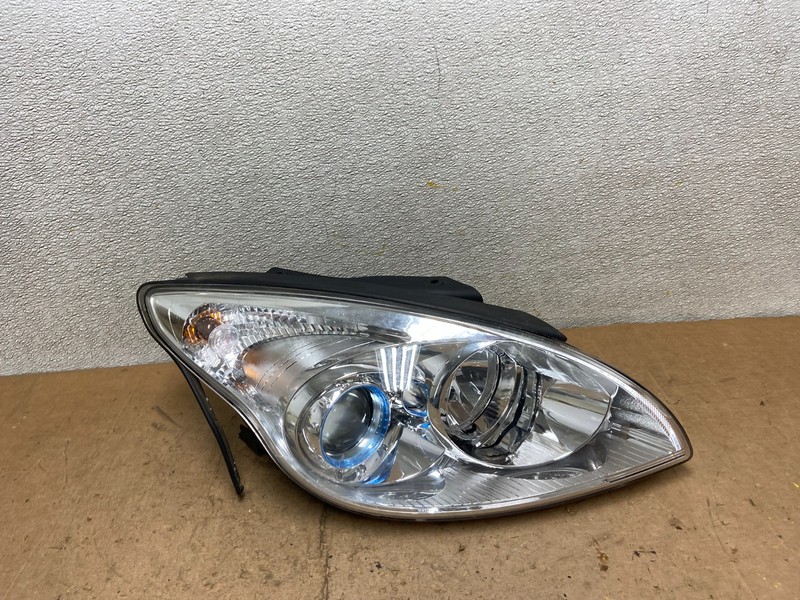 2010 to 2012 Hyundai Elantra Touring Right RH Headlight Halogen Oem X9103 PS