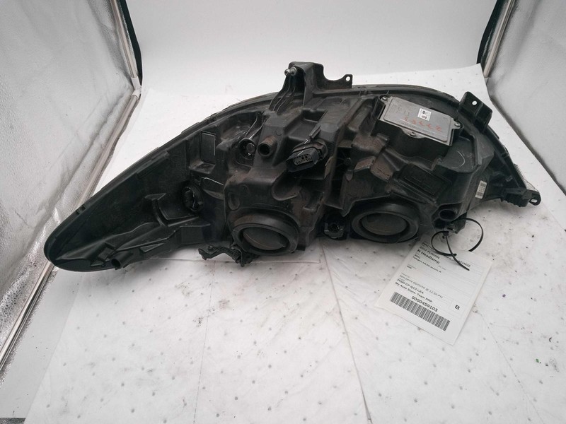 2017 Ford Fusion Right Headlight Assembly Grey Halogen LED Accent 639837