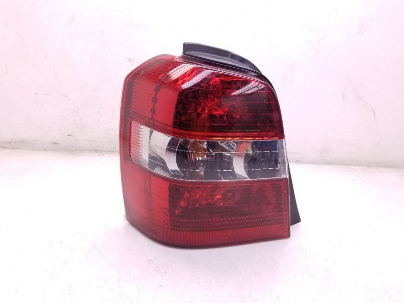 04-07 TOYOTA HIGHLANDER DRIVER SIDE REAR TAIL LIGHT ASSEMBLY
