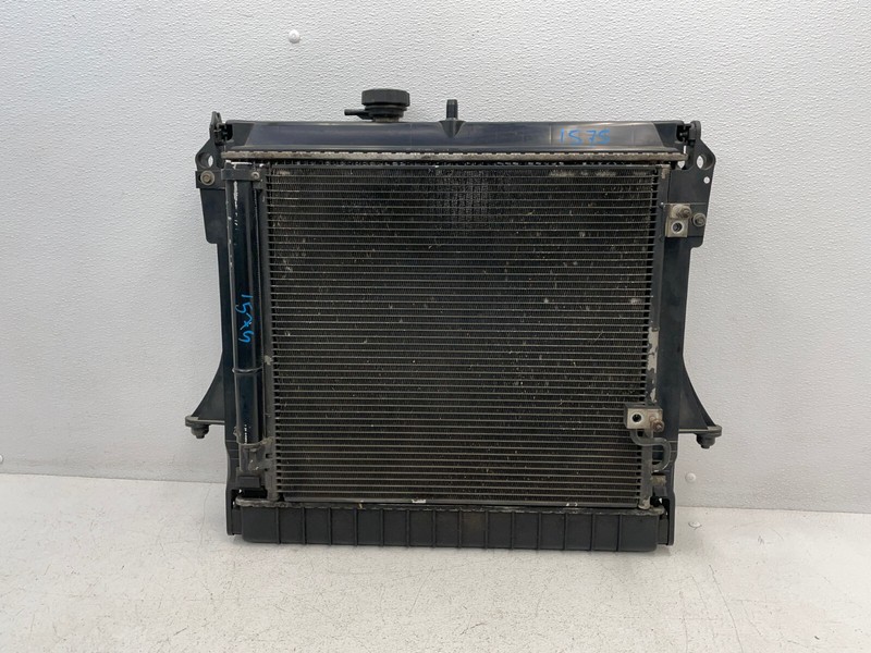 06 07 08 09 10 Hummer H3 Engine Radiator Condenser Set 3.7L 1575 OEM