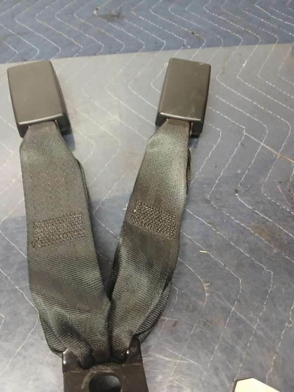 2011 JEEP COMPASSREAR LEFT DRIVER SIDE SEAT BELT BUCKLE OEM