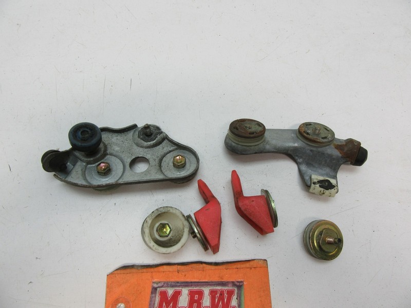 DOOR GLASS WINDOW REGULATOR TRACK BRACKET GUIDE BUSHINGS MOUNT CAR RH for CELICA