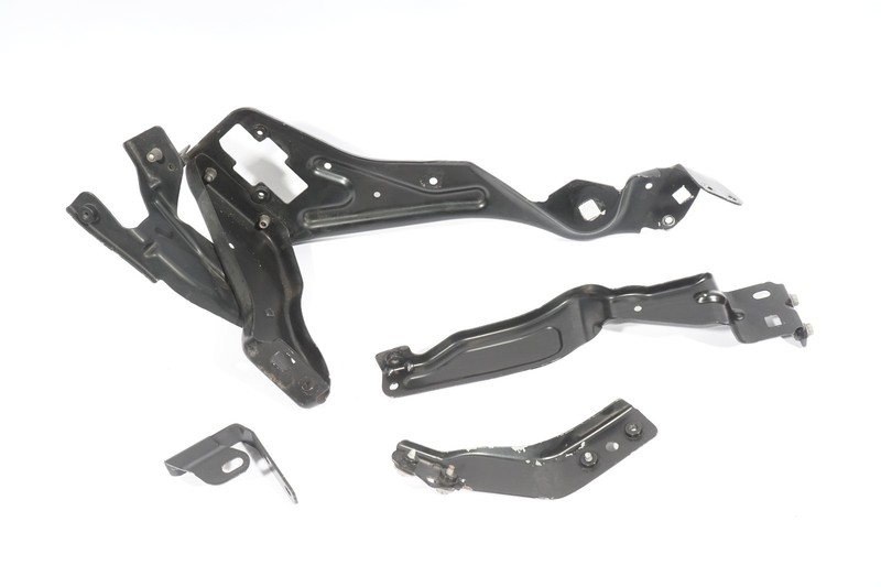 08-14 Mercedes Benz W204 C300 Left Side Headlight Support Bracket Frame oem