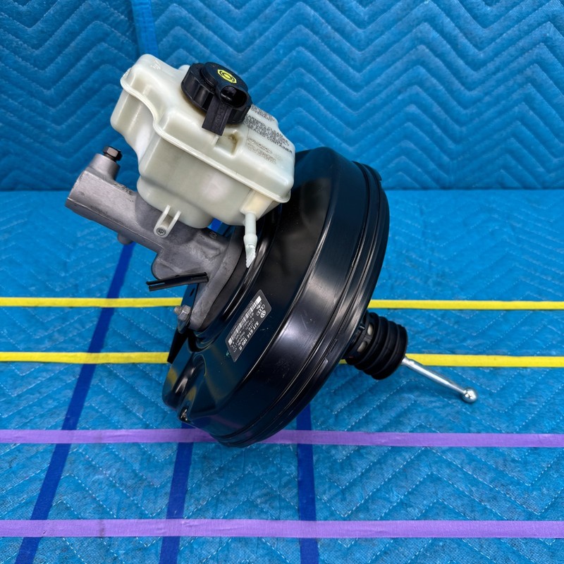 07–14 Audi TT Roadster Convertible Brake Booster With Master Cylinder OEM