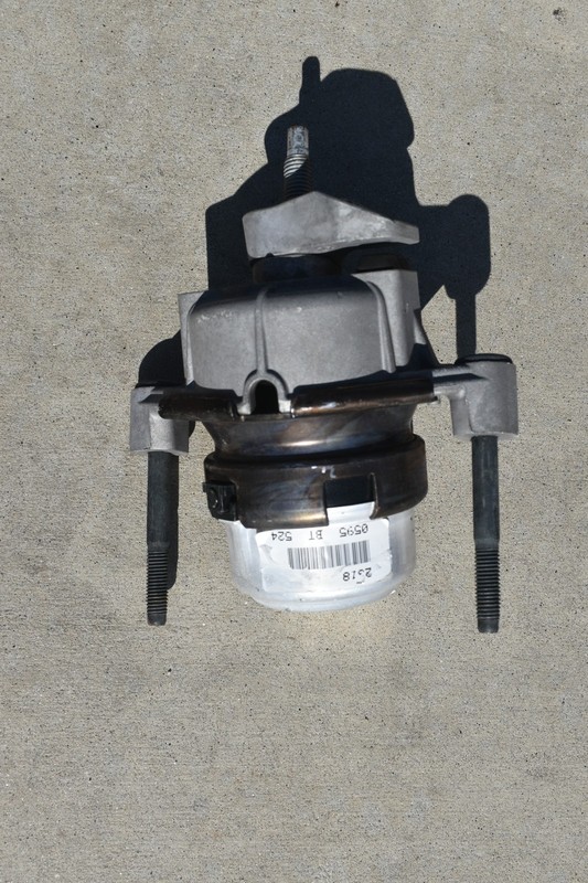 2014-19 CORVETTE C7 RH PASSENGER SIDE TRANSMISSION MOUNT **USED** *23187446 GM*