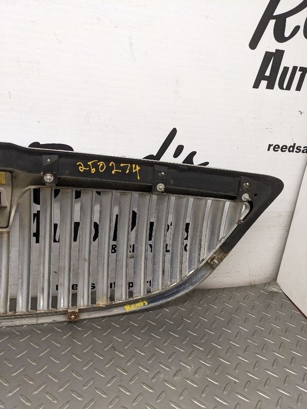 Grille Fits 03-11 LINCOLN & TOWN CAR 1177713