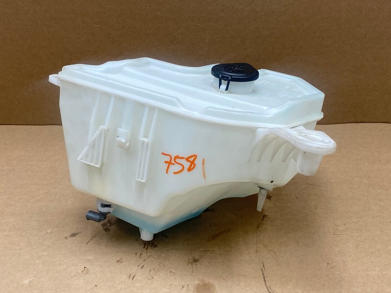 2009-2016 BMW Z4 WINDSHIELD WASHER FLUID RESERVOIR TANK OEM LOT758