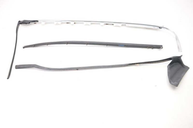 2010-2016 Porsche Panamera 970 4.8L Passenger Right Rear Door Trim Seals