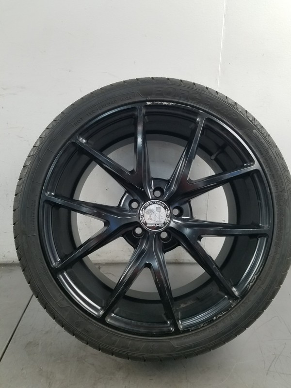 2011 Mercedes Benz AMG E 63 19" Wheel / Tire - * #7920