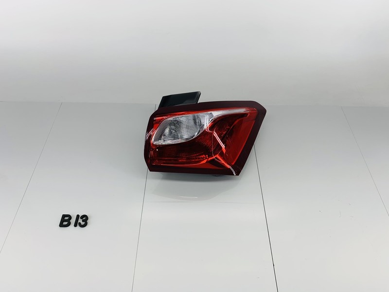 18-21 CHEVROLET EQUINOX REAR RIGHT SIDE OUTER ON BODY TAIL LIGHT BRAKE LAMP OEM