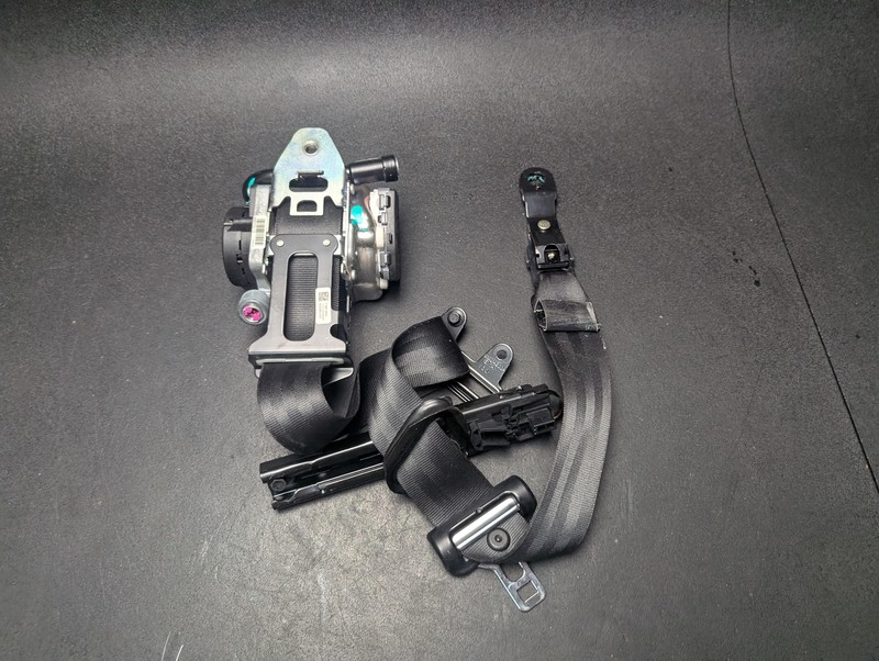 Front Right Seat Belt Retractor 2015 Volvo S60 39818844 2014 2016 2017 2018