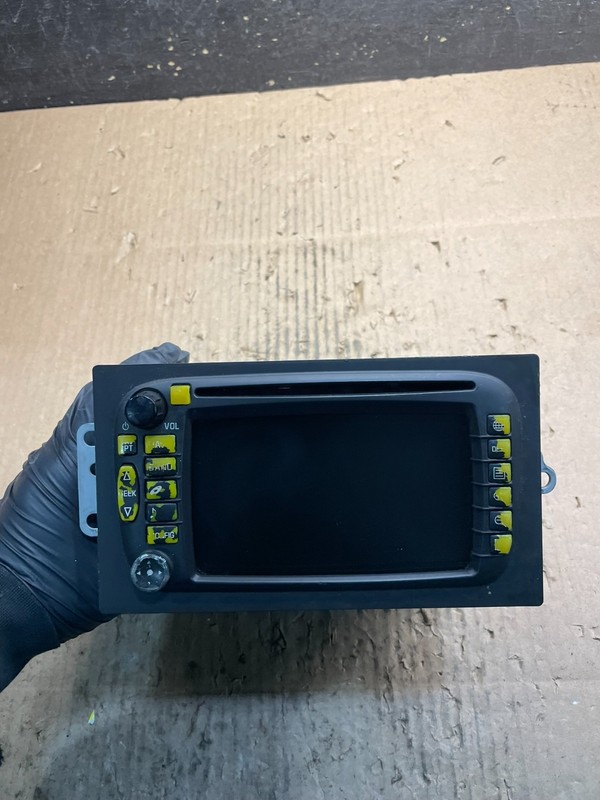 2003 to 2006 Cadillac Escalade Radio CD AM/FM Player OEM u9070 DG