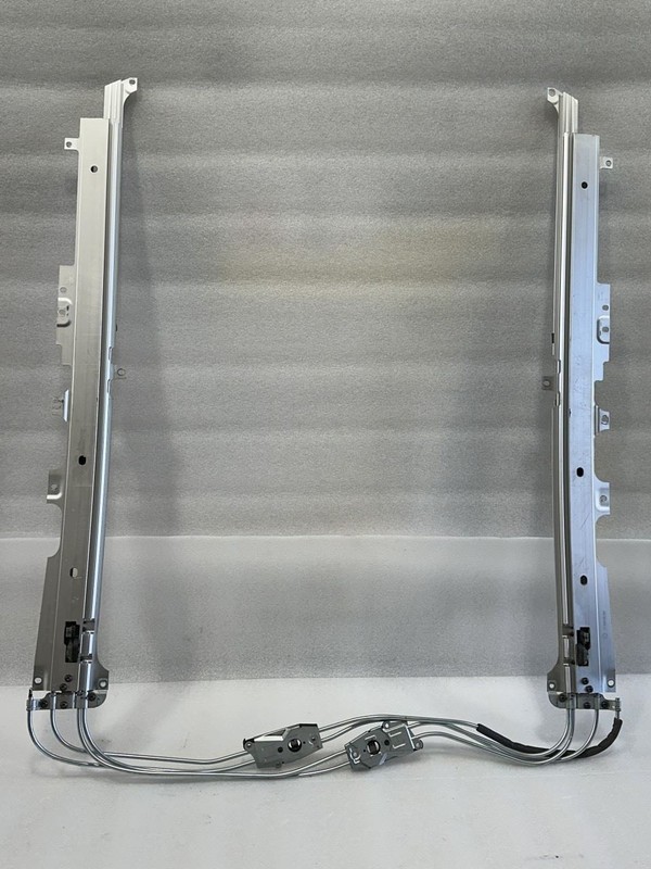 2010 2011 2012 2013 MERCEDES E350 E550 W212 PANORAMIC SUNROOF TRACK FRAME BARE