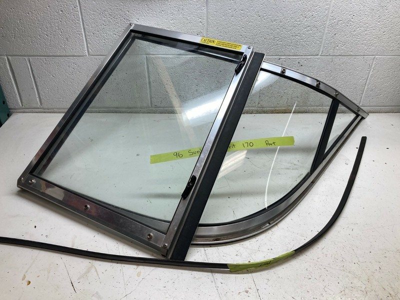 Z7 1996 Sunbird Spirit 170 Boat Windshield Passenger Port Left