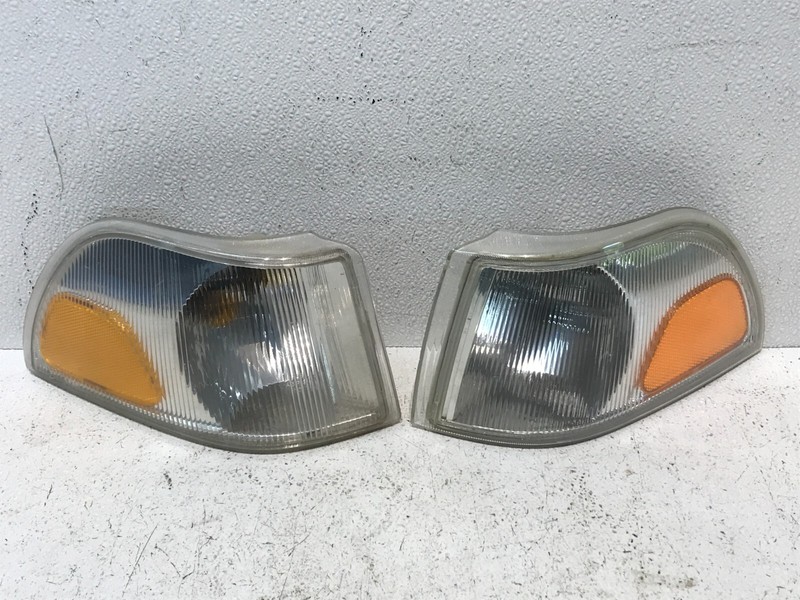 98-00 Volvo S70 Front Left Right Corner Light Turn Signal Marker Pair OEM