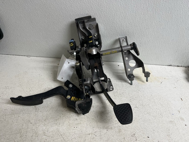 2008-2011 Subaru Impreza Manual Clutch Pedal Pedals Brake Gas Accelerator M/T