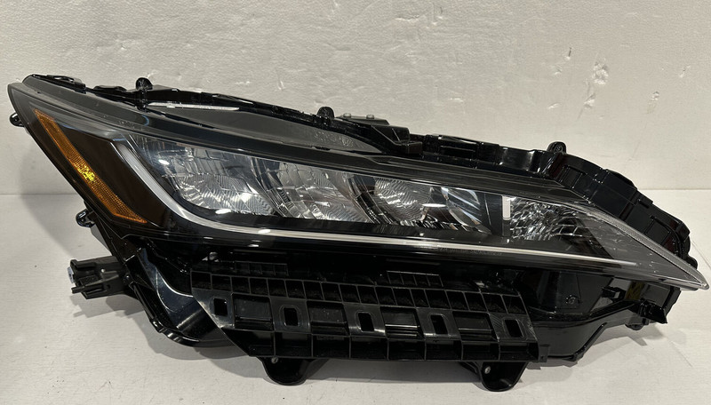 2021-23 TOYOTA VENZA LED RH HEADLAMP ASSY. OEM