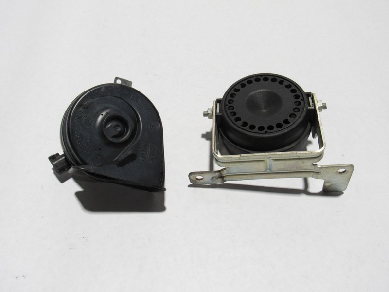 Maserati Levante 2017 Low Tone Signal Horn Siren W/ Bracket Mount Set 16-24 |