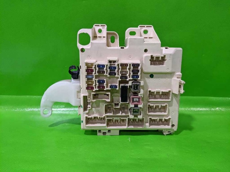 97 CAMRY FUSE BOX DOOR CONTROL MODULE OEM 4552-18