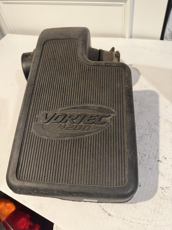 2002-2008 GMC Envoy 4.2L Vortec 4200 Air Box Intake Resonator 2004 Trailblazer