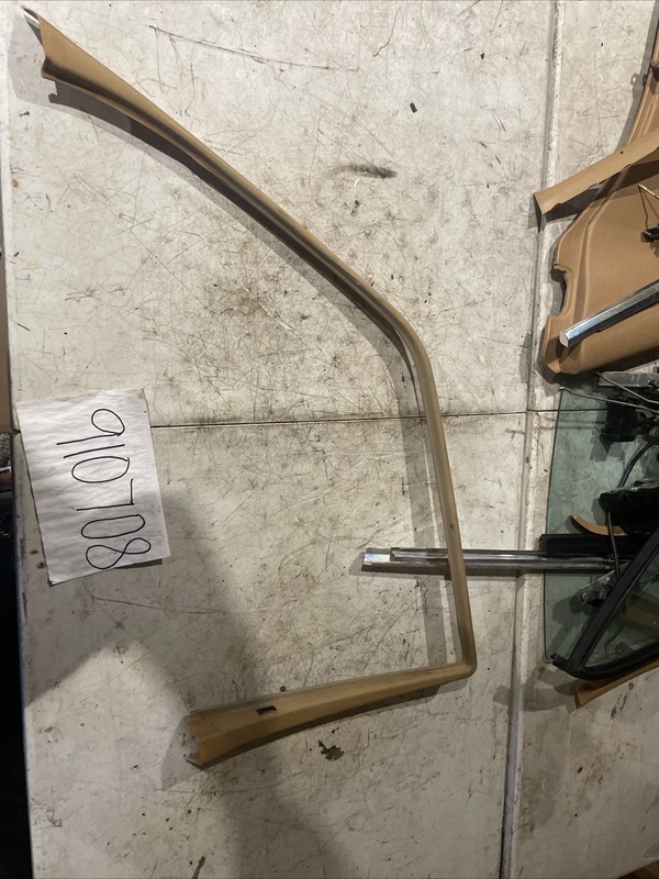 1986-1991 MErcedes W126 Front Right Pass Door Upper Window Trim Molding SEL