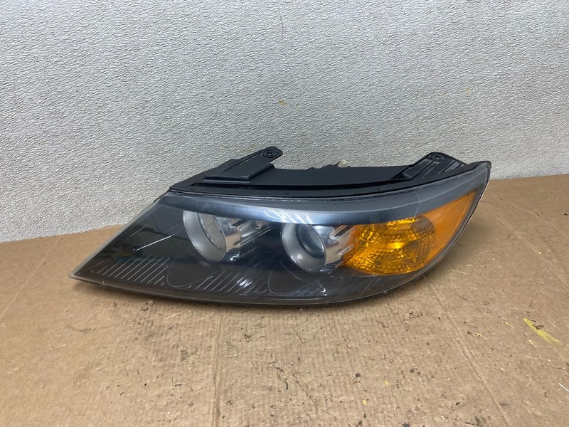 2011 to 2013 Kia Sorento Left Driver LH Side Headlight Halogen Oem AA3805 DW